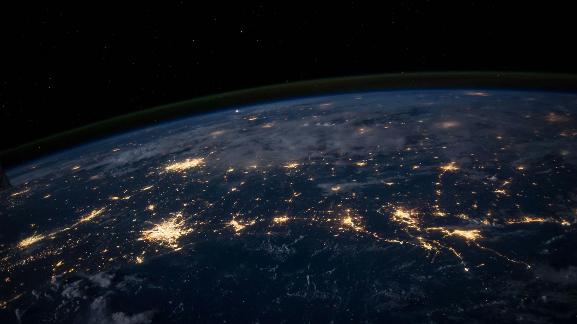 24/7 database monitoring operations center